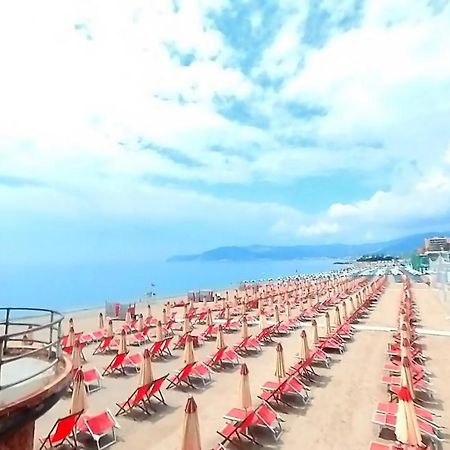 Tra Centro E Mare - Intero Appartamento Con Parcheggio Savona Exterior foto