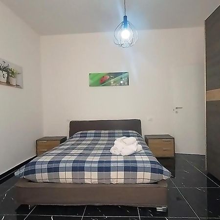Tra Centro E Mare - Intero Appartamento Con Parcheggio Savona Exterior foto